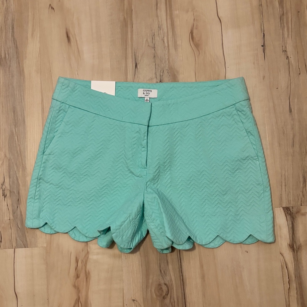 Size 4P Crown & Ivy Mint Green Scalloped Edge Shorts